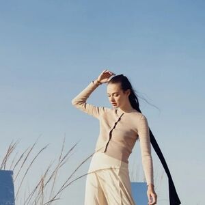 RIBBED CROPPED CARDIGAN-TAN